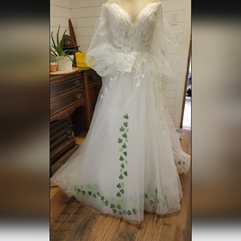 Wedding Gown,  Ivy Leaves On Edges. SIZE 16W